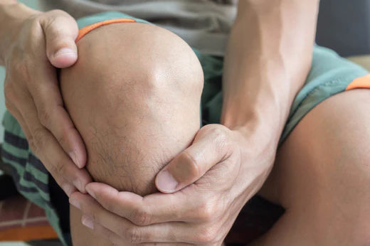 Man holding his knee for nondrug treatment of arthritis