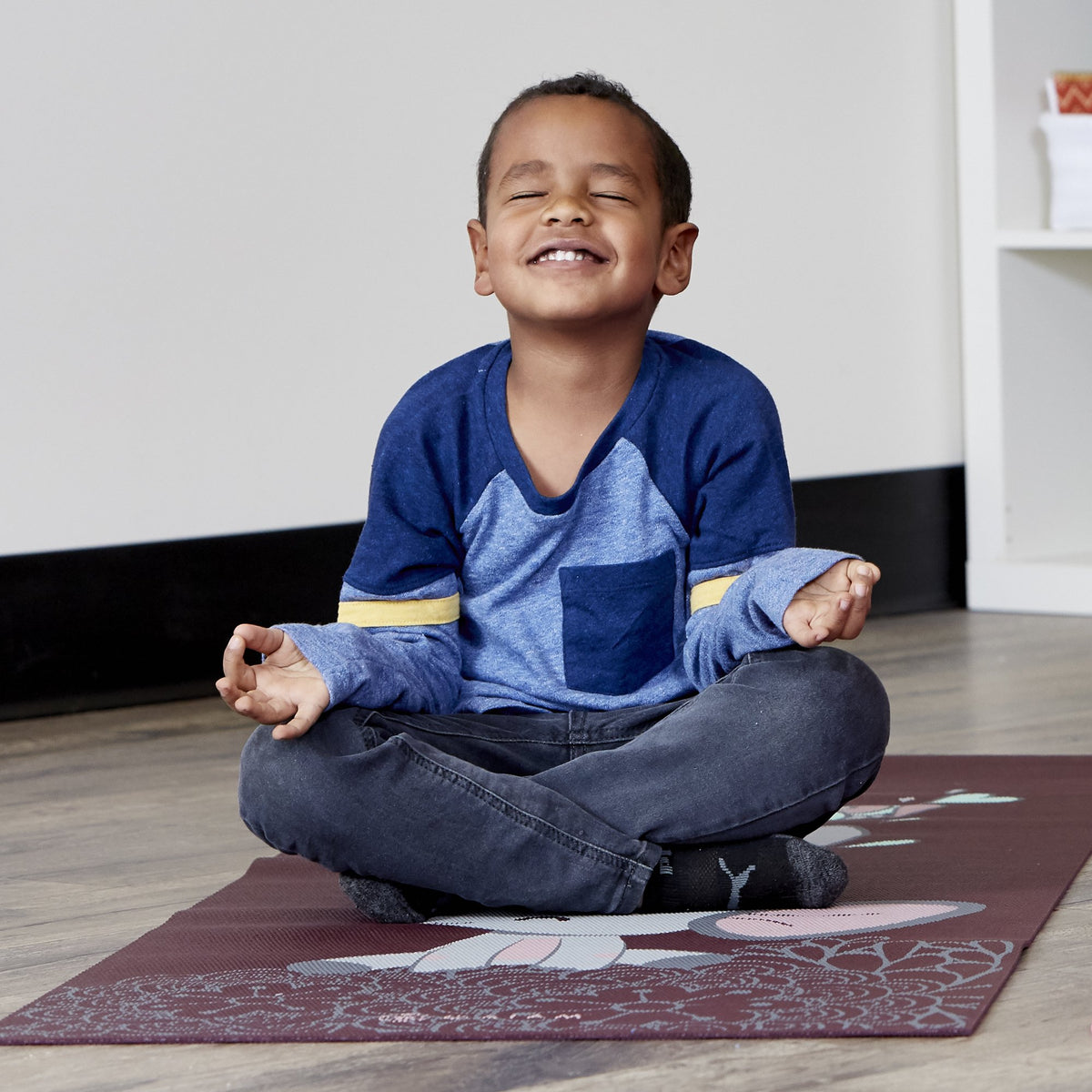 Meditation on the Kids Ears Yoga Mat (4mm)