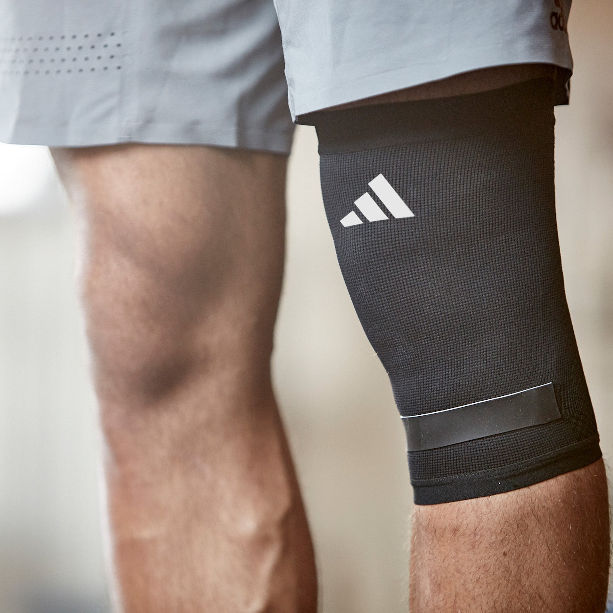 Adidas shop knee sleeve