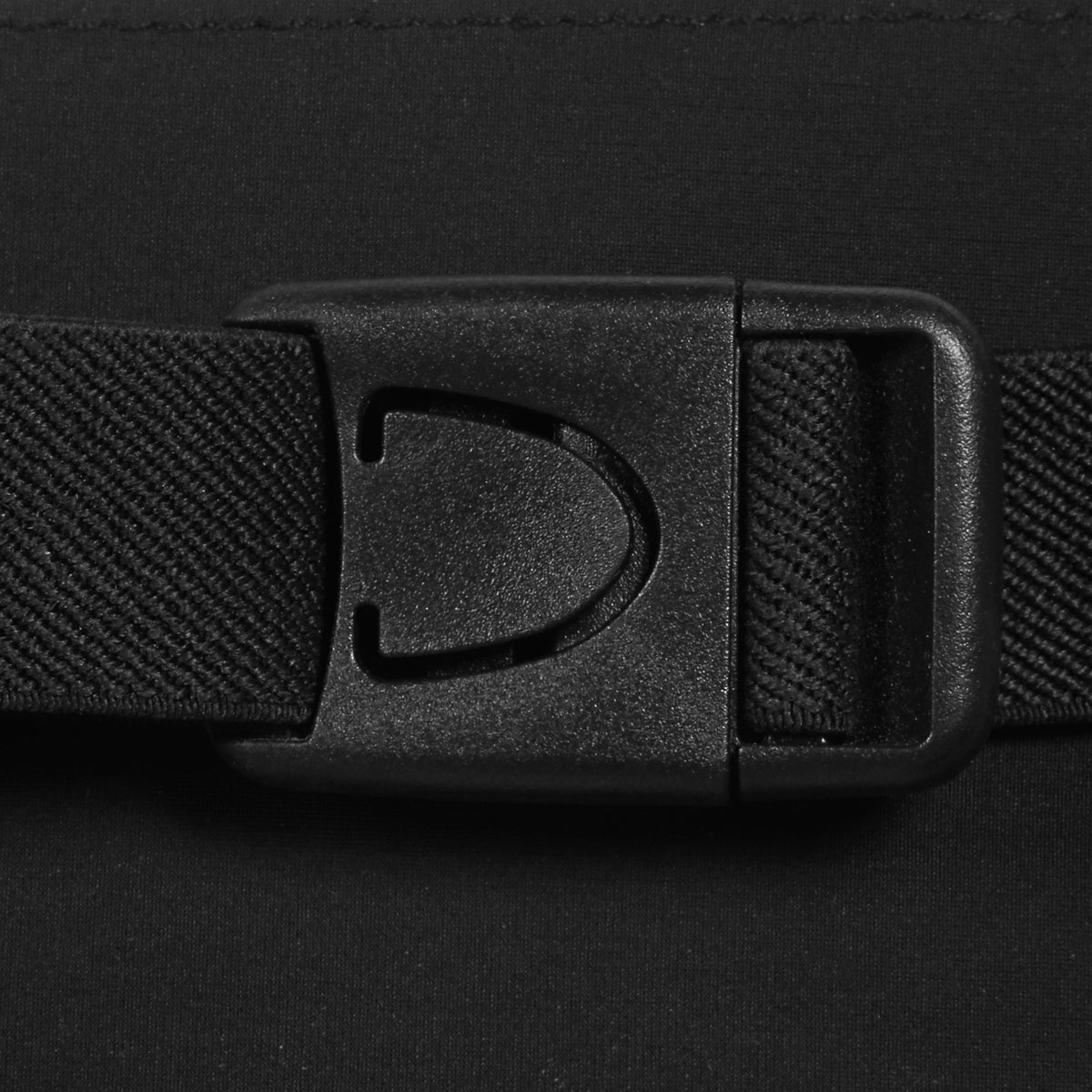 New Balance Smartphone Waist Pack buckle closeup